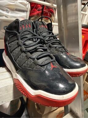 EUC - Jordan Black and Red Retro Basketball Sneakers